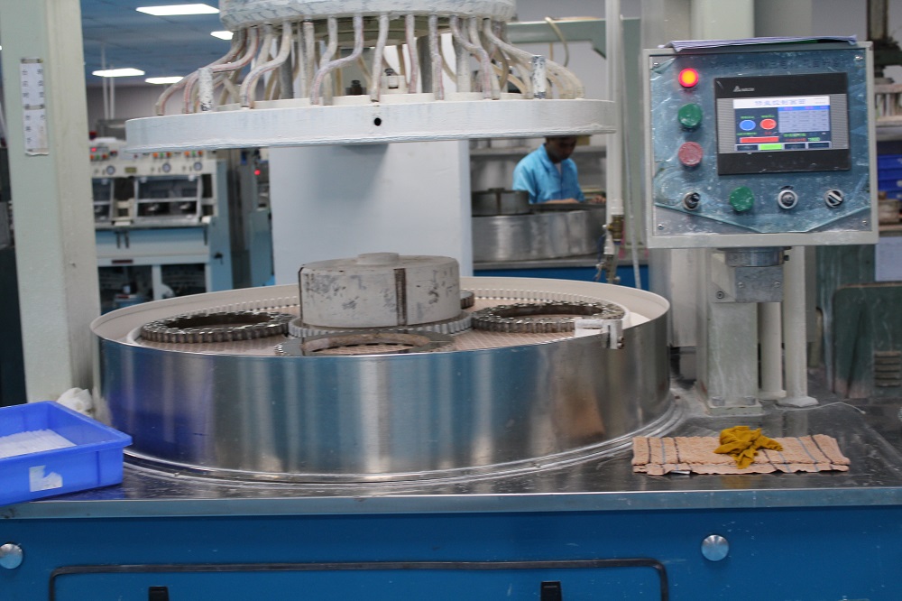 深圳市鼎鑫盛科技——光学镜片加工设备