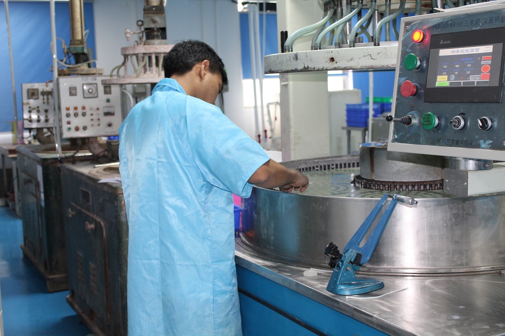 深圳市鼎鑫盛科技——光学镜片加工设备