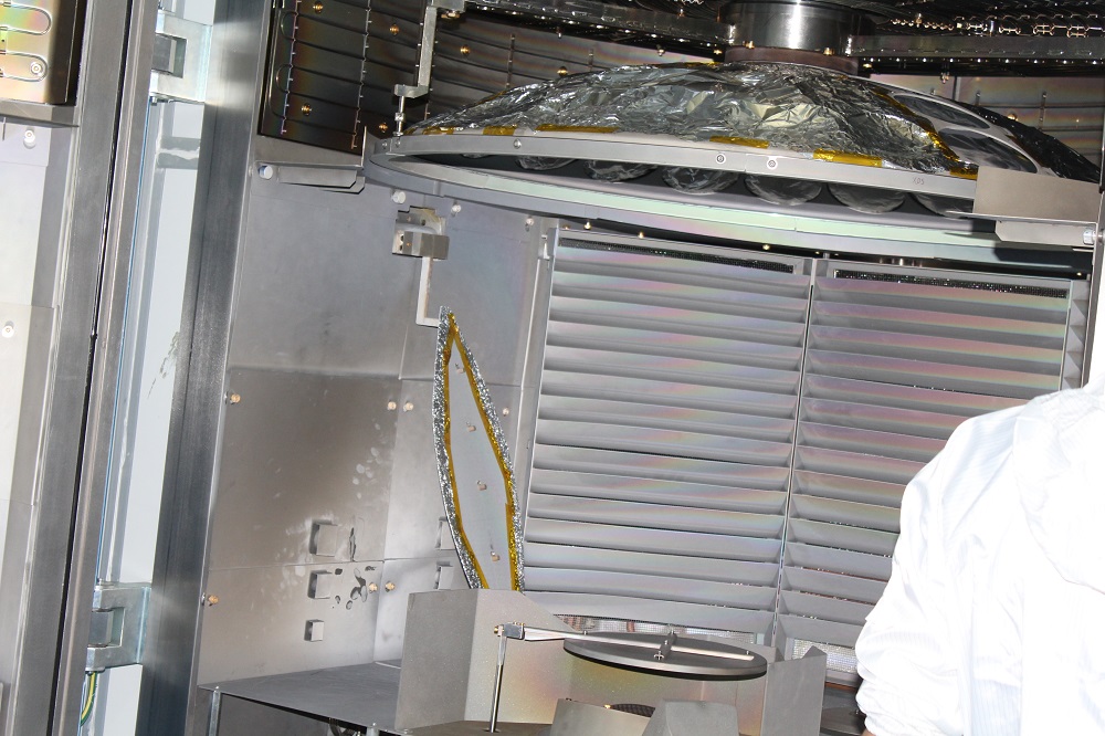 深圳市鼎鑫盛科技——光学镜片加工设备